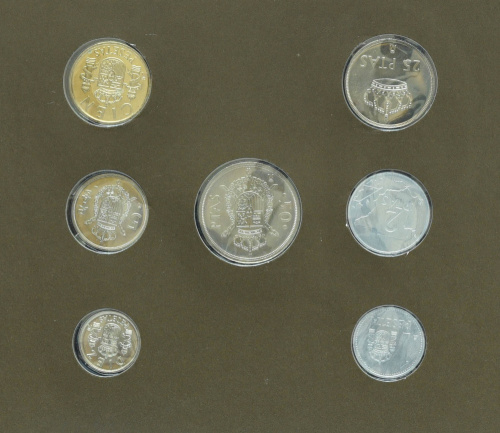 фото Испания Набор монет 1982-1985 UNC 1, 2, 5, 10, 25, 50, 100 песет и 1 марка в сувенирной упаковке