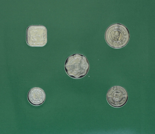 фото Бангладеш Набор монет UNC 1, 5, 10, 25, 50 пойша и 1 марка в сувенирной упаковке