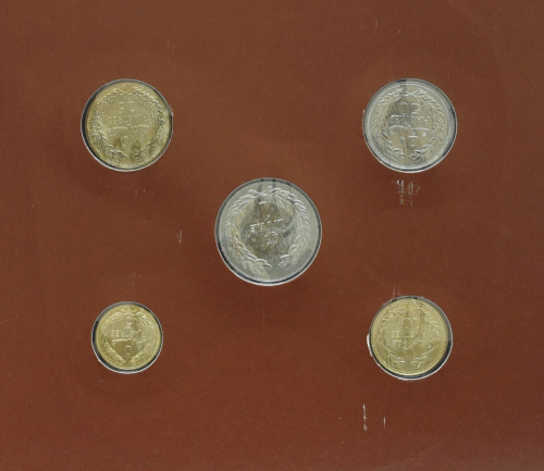 фото Ливан Набор монет 1975-1981 UNC 5, 10, 25, 50 пиастр, 1 фунт и 1 марка в сувенирной упаковке