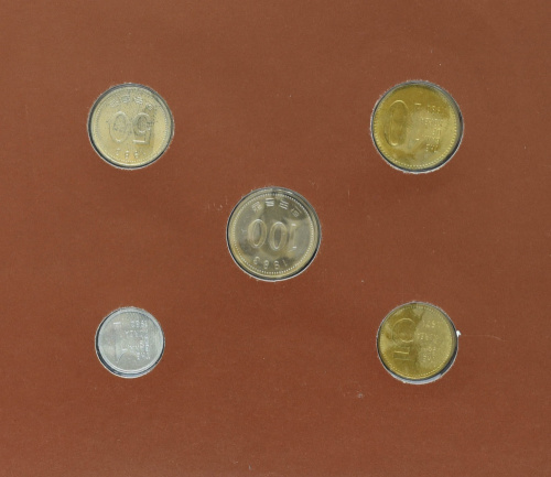 фото Южная Корея Набор монет 1971-1983 UNC 1, 5, 10, 50, 100 вон и 1 марка в сувенирной упаковке