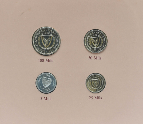 фото Кипр Набор монет 1982 UNC 5, 25, 50, 100 милс и 1 марка в сувенирной упаковке