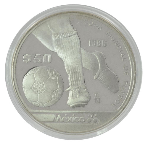 фото Мексика 50 песо 1985 Серебро UNC Чемпионат мира по футболу в Мексике в 1986 году - Ведение мяча