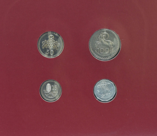 фото Кипр Набор монет 1982 UNC 5, 25, 50, 100 милс и 1 марка в сувенирной упаковке
