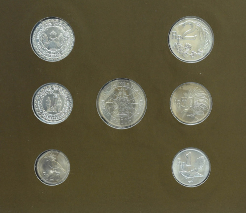 фото Индонезия Набор монет 1970-1979 UNC 1, 2, 5, 10, 25, 50, 100 рупий и 1 марка в сувенирной упаковке