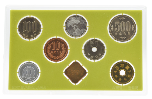 фото Япония набор из 8 монет 1997 UNC Год Быка 1, 5, 10, 50, 100, 500 йен, медаль, серебряная медаль