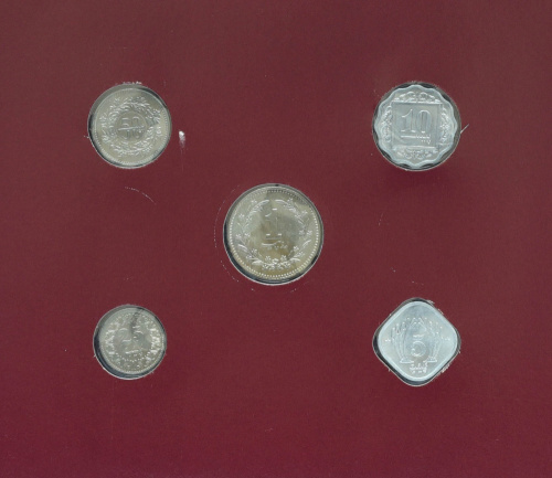 фото Пакистан Набор монет 1988 UNC 5, 10, 25, 50 пайса, 1 рупия и 1 марка в сувенирной упаковке
