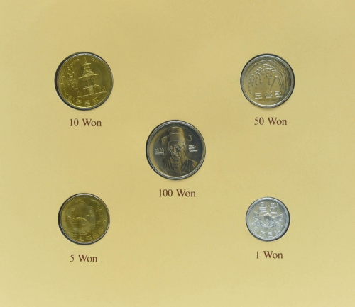 фото Южная Корея Набор монет 1971-1983 UNC 1, 5, 10, 50, 100 вон и 1 марка в сувенирной упаковке